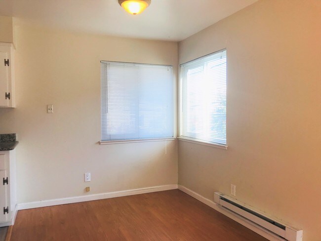 Building Photo - 676 Reseda Dr