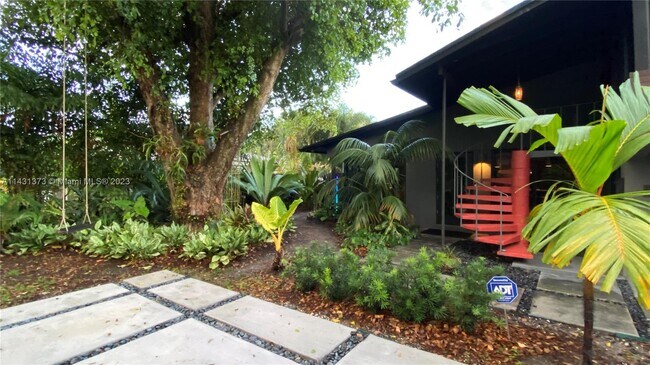 Foto del edificio - 118 NE 16th Pl