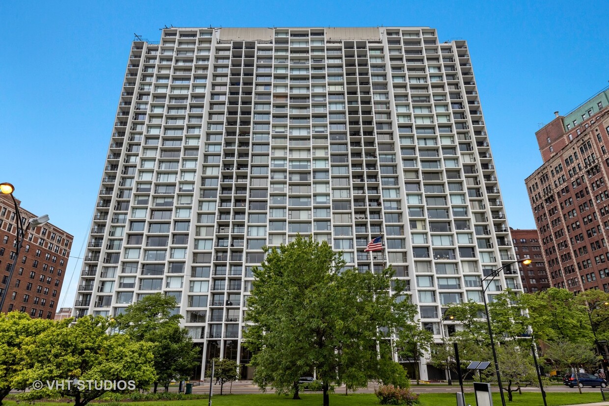 Foto principal - 3200 N Lake Shore Dr