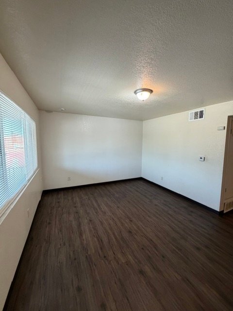 Building Photo - 3044 N Fruit Ave