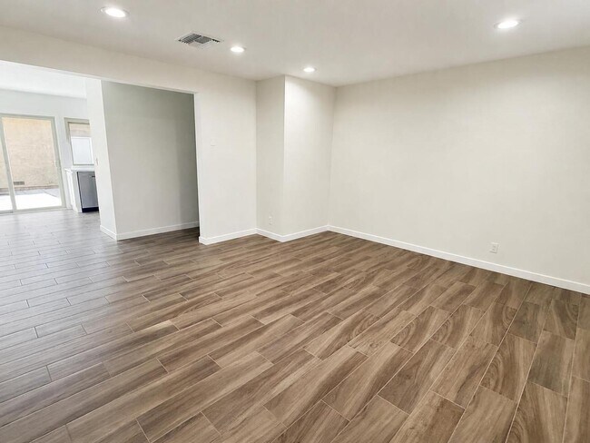 Building Photo - 3853 Bixby Dr