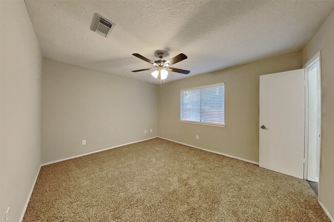 Foto del edificio - 26 Pinewood Forest Ct