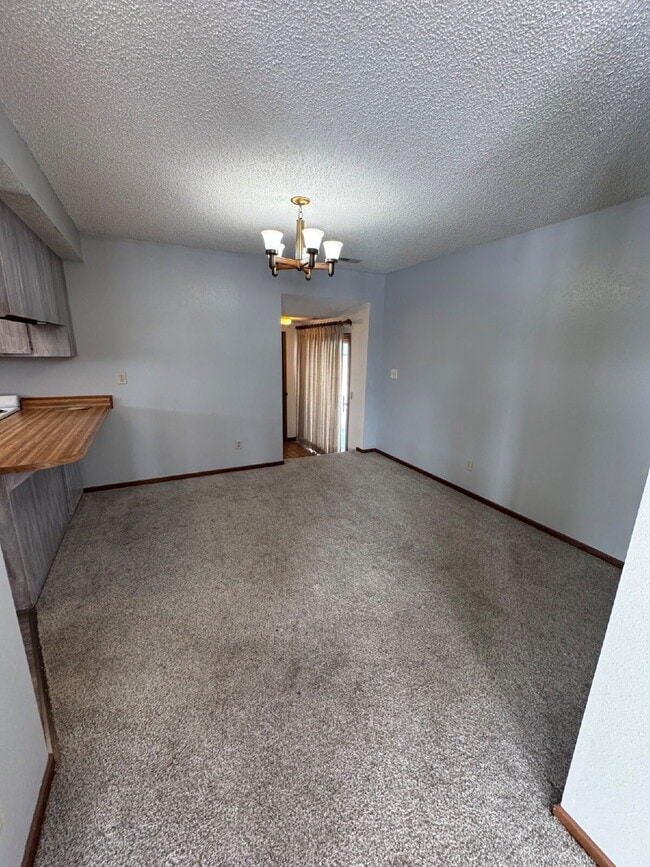 Building Photo - "Charming 2-Bedroom Retreat with Ample Space in Wichita's Serene South Willo-Esque Court!"