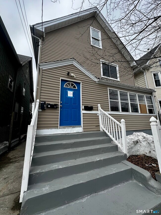 Building Photo - 147 Helen St