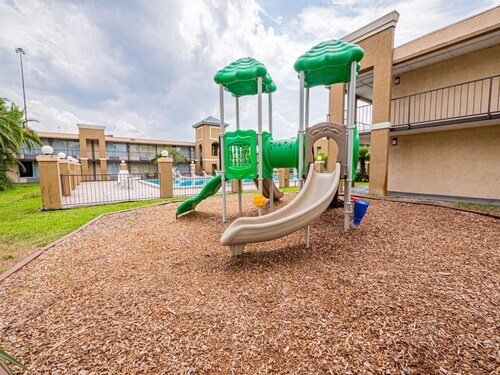Foto principal - 4645 N Socrum Loop Rd