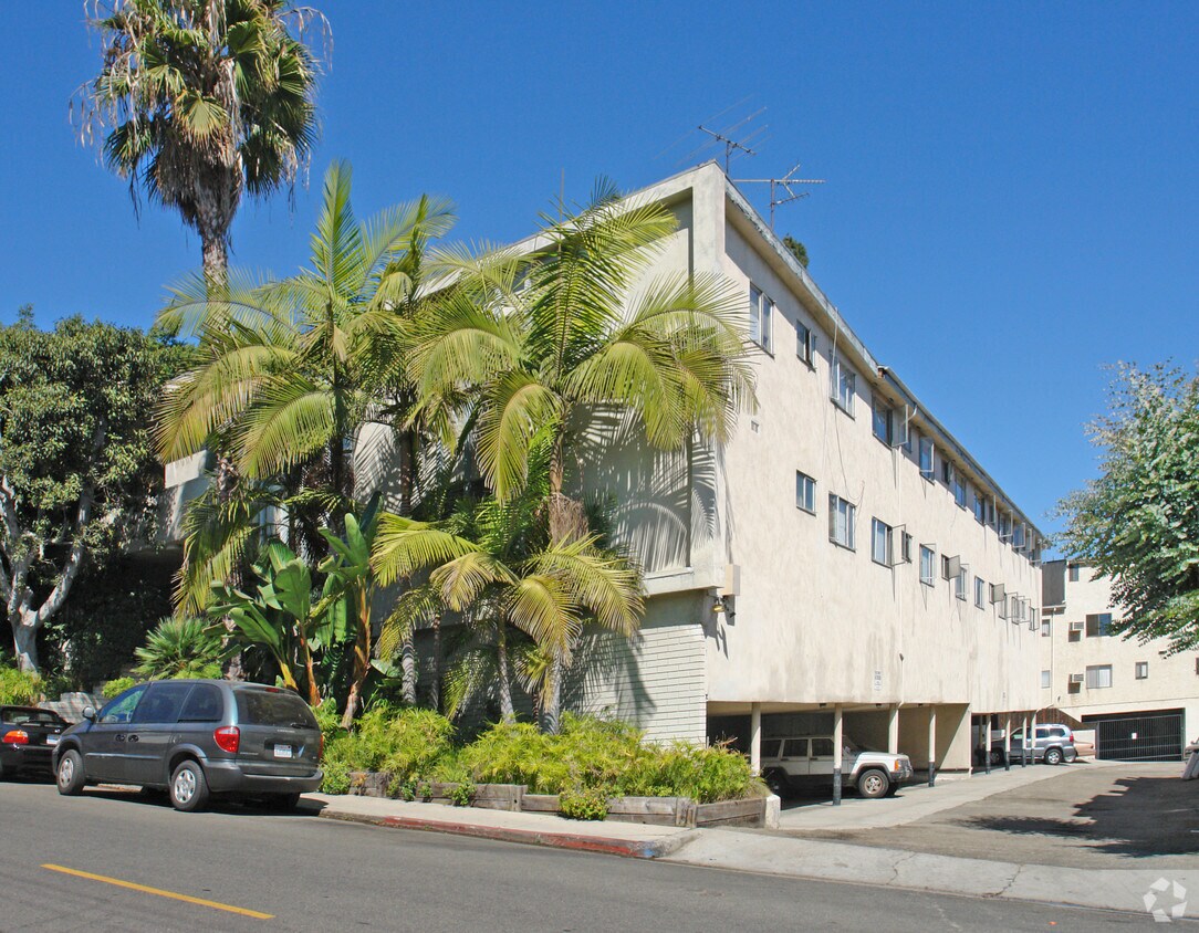 Building Photo - 3410 Club Dr