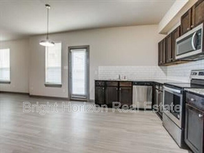 Foto del edificio - 10612 Tube Dr