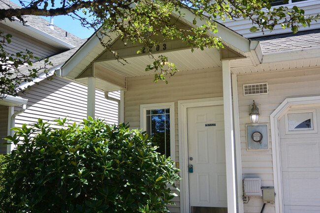 Building Photo - 2203 NE 163rd Ave