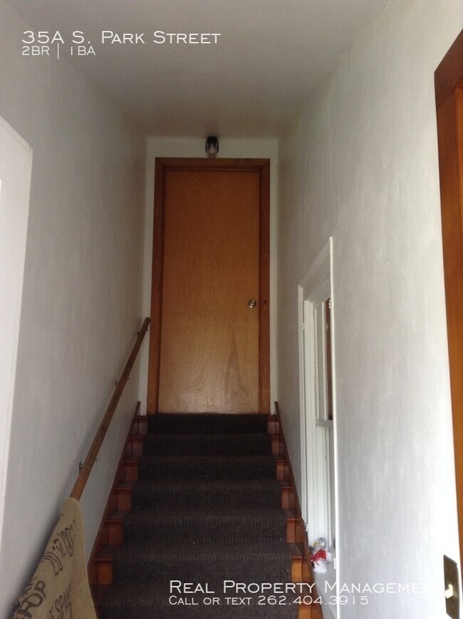 Building Photo - Private Entry Upper Duplex