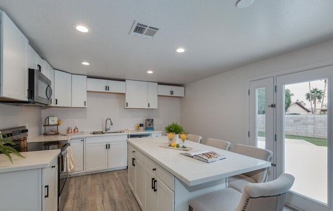 Building Photo - 3649 E Emile Zola Ave