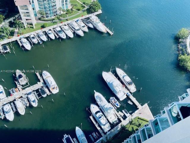 Foto del edificio - 3330 NE 190th St