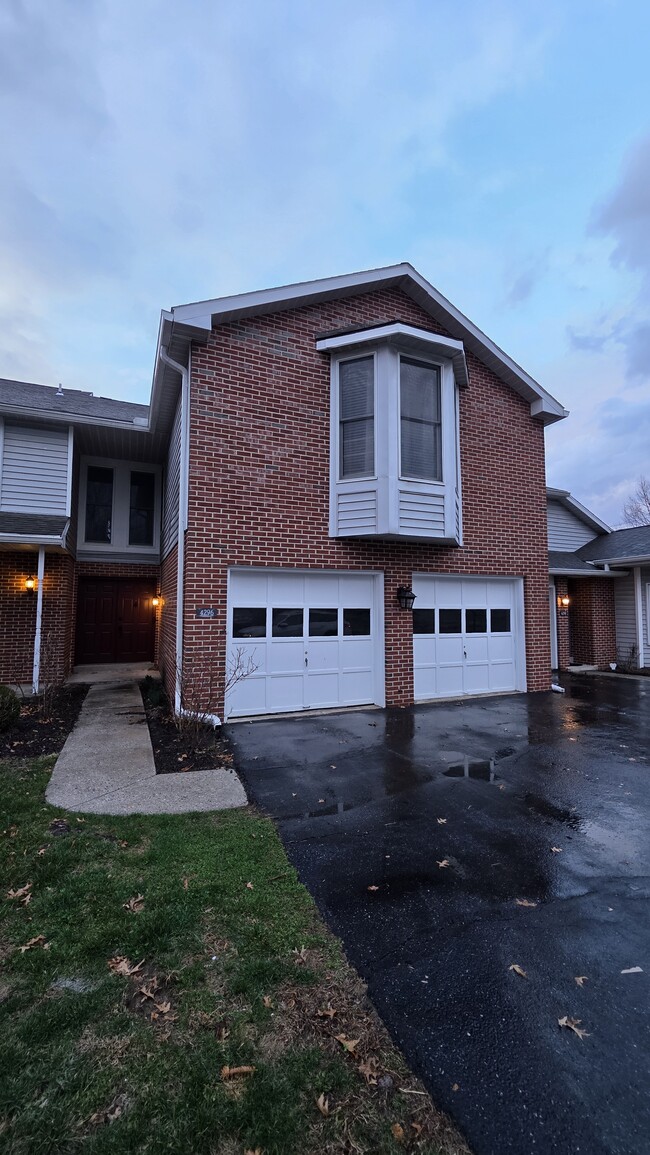 Front View of home - 4296 Wimbledon Dr
