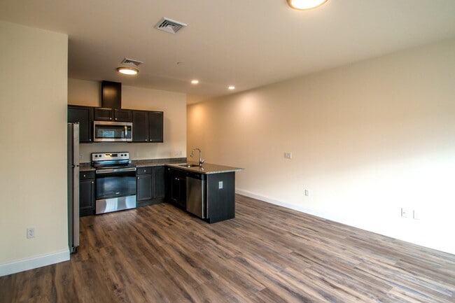 Building Photo - 38 Alpine Place Dr