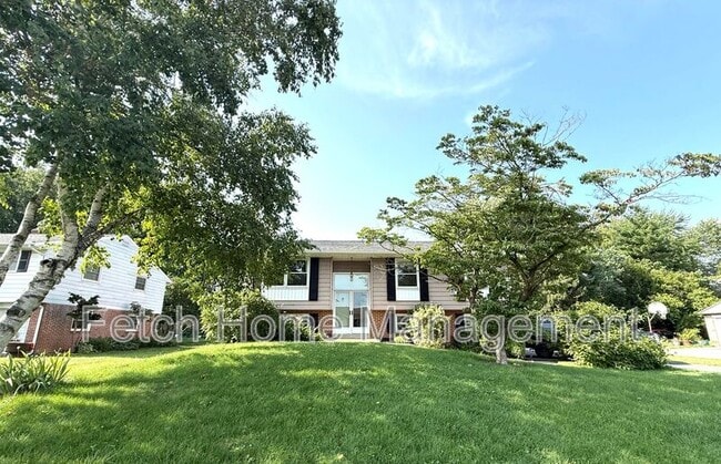Building Photo - 417 Surrey Dr