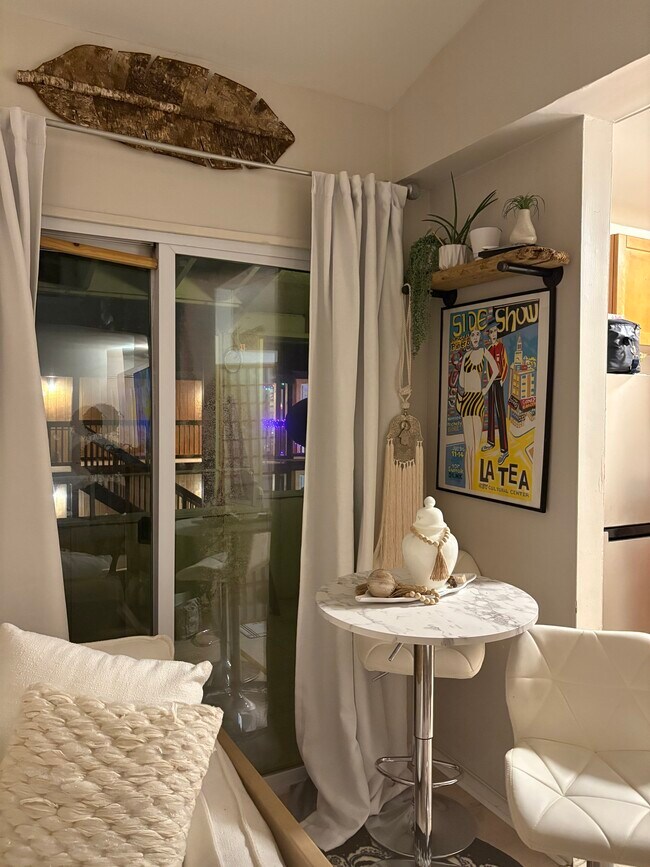 Foto del edificio - 137 Burgundy Hill Ln