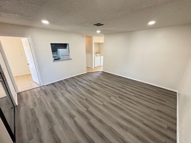 Foto del edificio - 2883 Wheelwright Dr