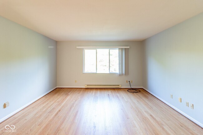 Building Photo - 4835 N Bolton Ave