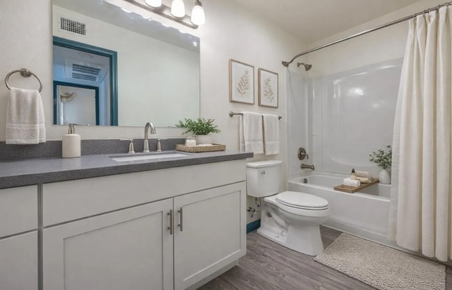 Building Photo - 1811 E Grand Ave