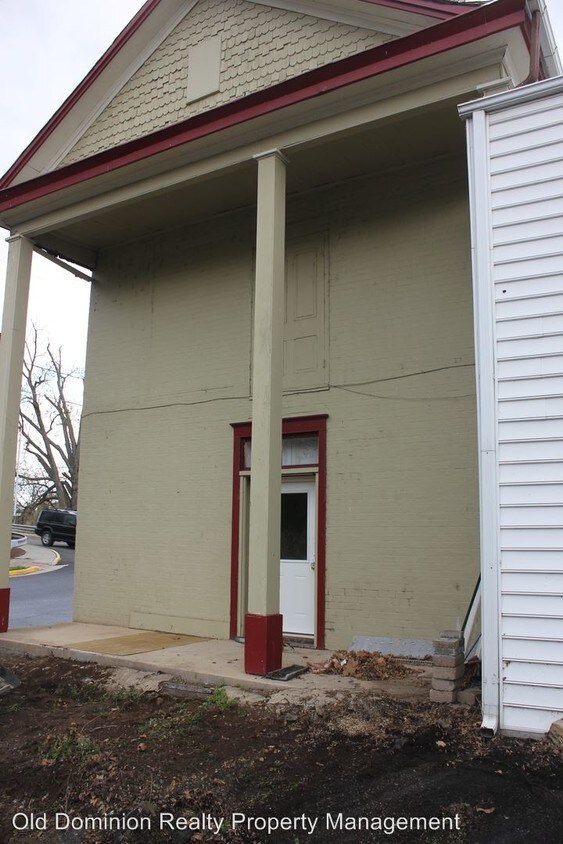 Primary Photo - 218 N Main St