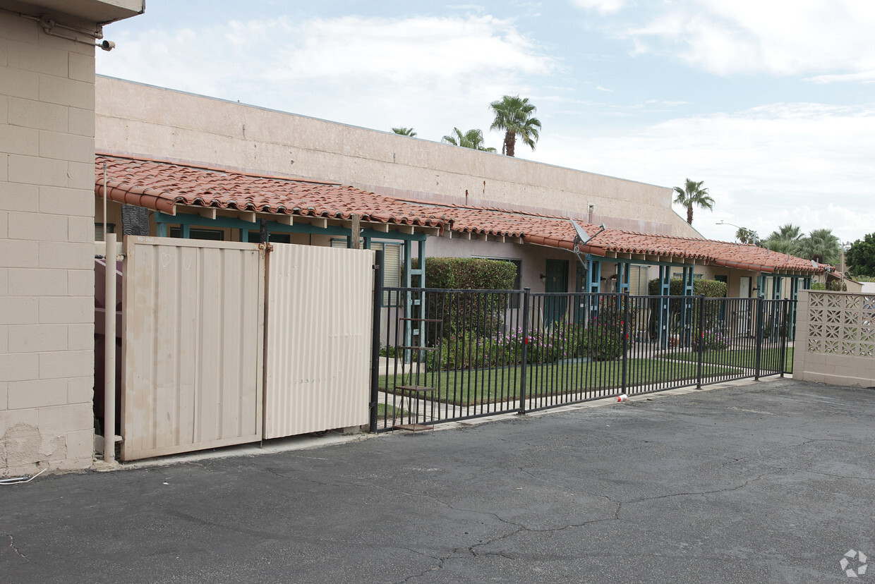 Building Photo - Desert Breeze Villas