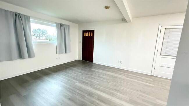 Foto del edificio - 6310 Lake Underhill Rd