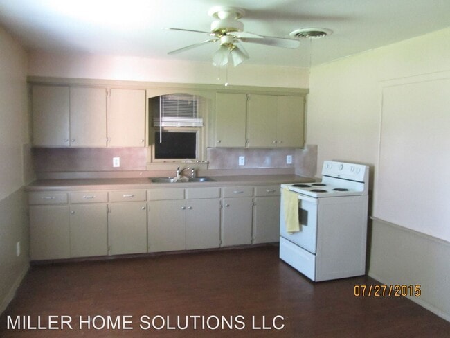 Building Photo - 3 br, 1 bath House - 10000 SE 59TH ST
