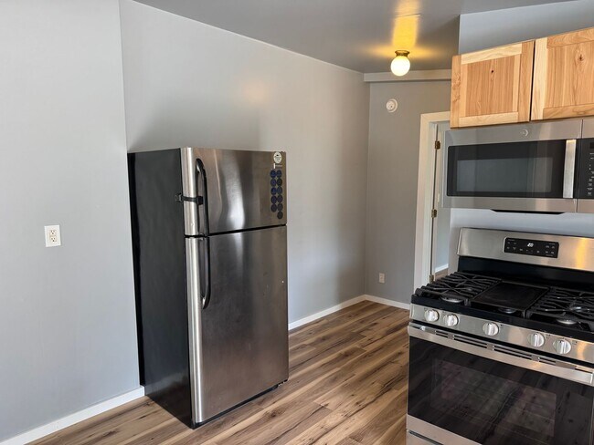 Foto del edificio - Newly Remodeled One Bedroom Garage Apartment