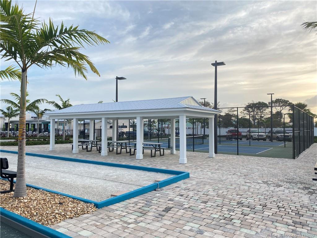 Foto del edificio - 380 NE Wharf Way