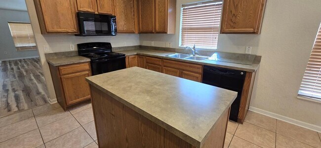 Foto del edificio - 3930 SW 57th Terrace