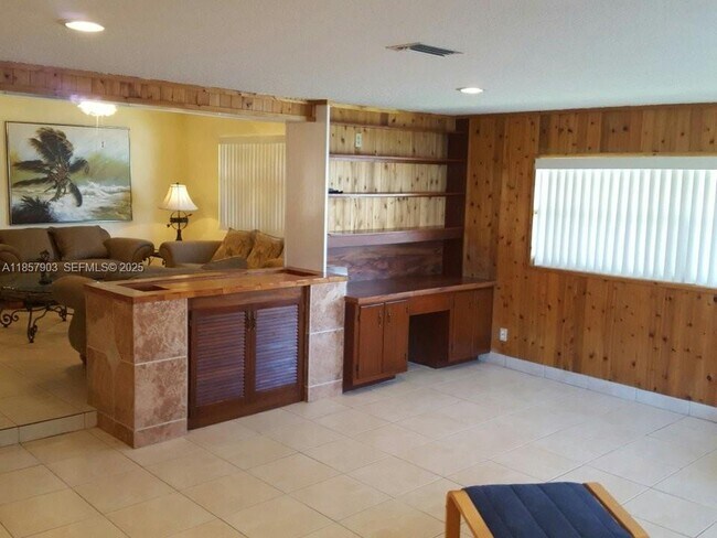 Foto del edificio - 2359 N Wallen Dr