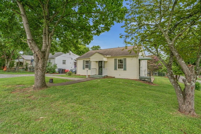 Photo - 1315 E Red Bud Rd (Knoxville, TN) House