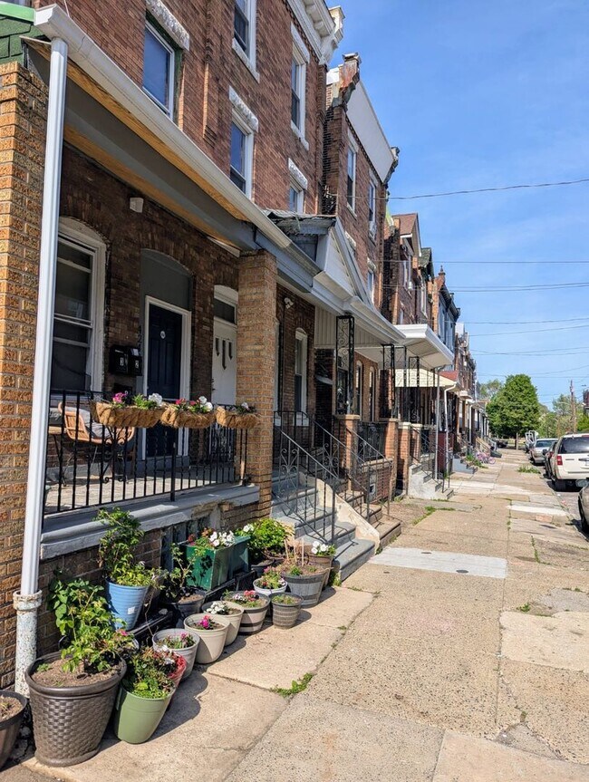 Building Photo - 4241 W Stiles St