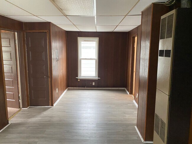 Foto del edificio - 1221 Varland  Ave