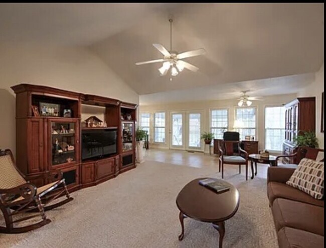 Building Photo - 1016 Sunnyside Dr