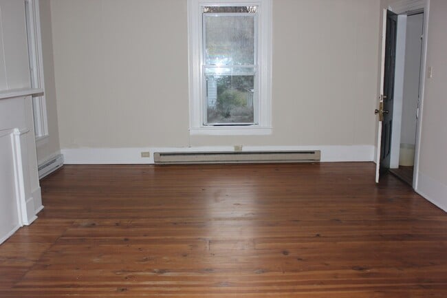 Building Photo - Two Bedroom Apartment for Rent