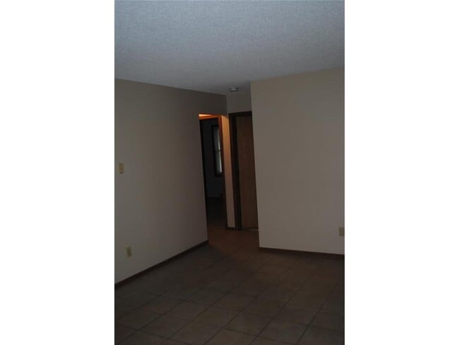 Building Photo - 1600 Aspen Dr