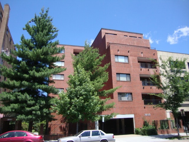 Building Photo - 1850 Beacon St