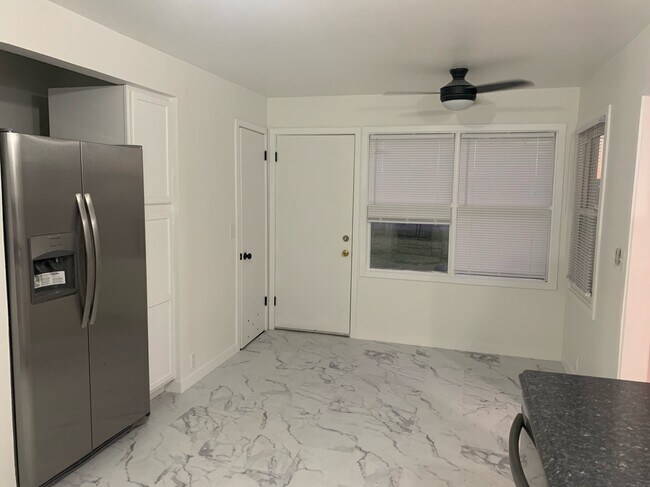 Kitchen/Dining - 410 W Washington Ave
