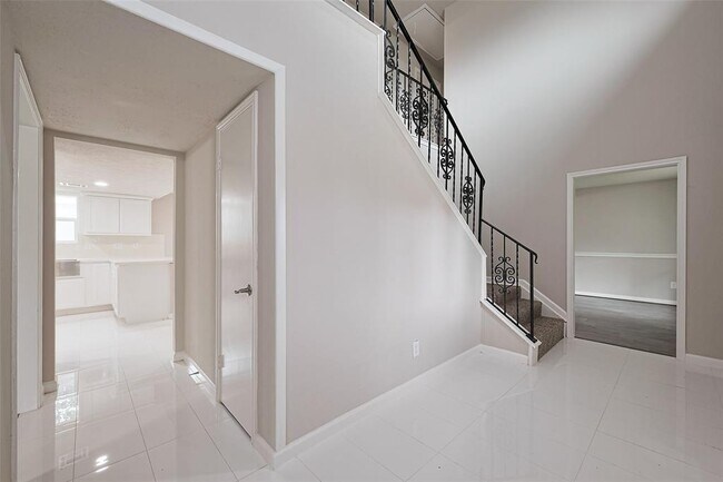 Building Photo - 203 Sevenhampton Ln