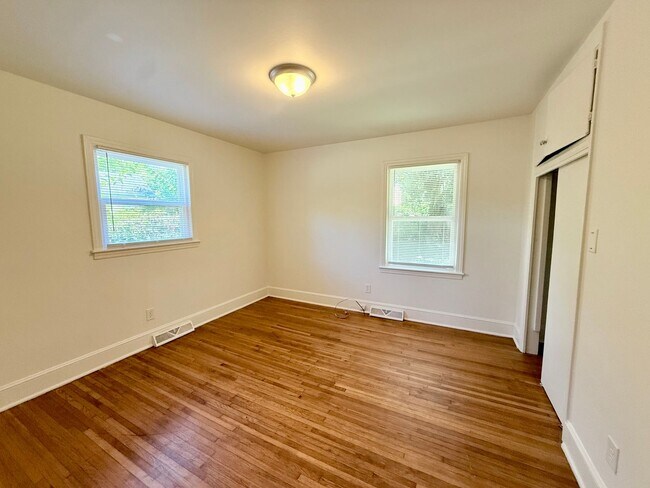 Foto del edificio - 3715 Fieldcrest Rd