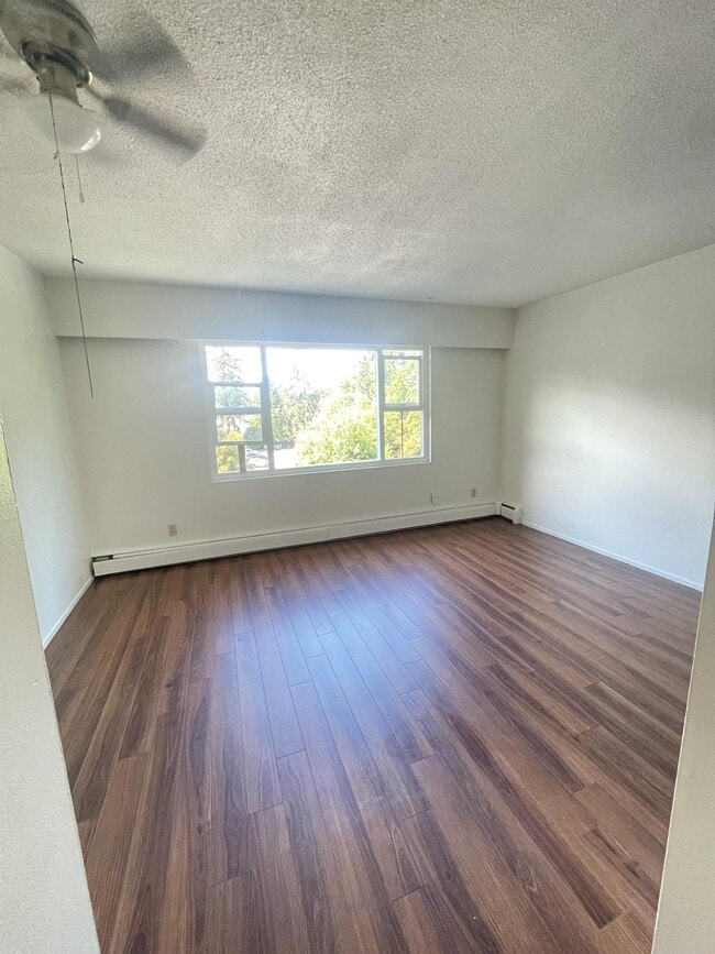 Building Photo - 1480-1480 Boundary Crescent