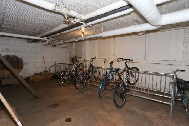 Foto del edificio - 653 W Belmont Ave