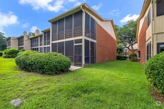 Building Photo - 3207 Shamrock St N
