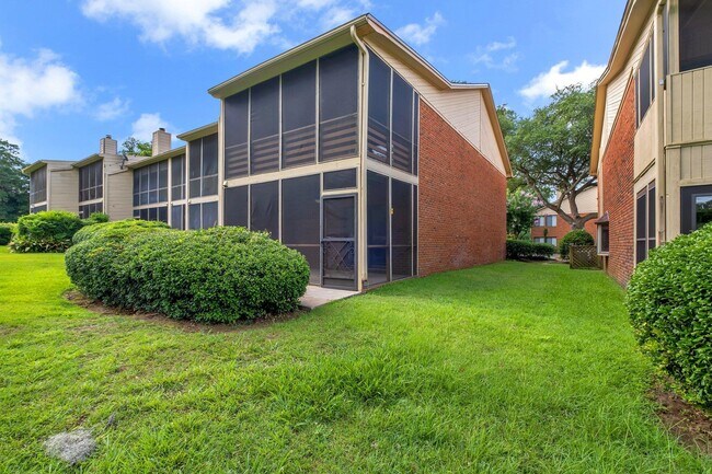 Building Photo - 3207 Shamrock St W