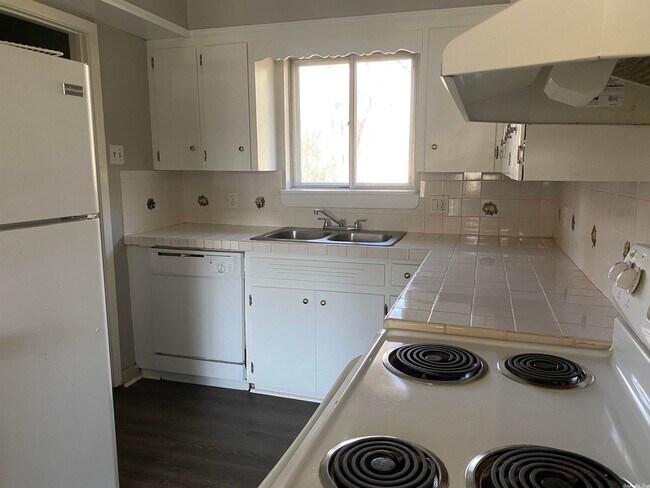 Building Photo - 131 Farmere Cir