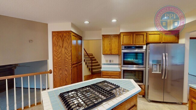 Foto del edificio - Hidden Springs in West Linn! Pets Friendly! Room To Roam