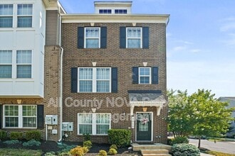 Building Photo - 2910 Pinebrook Rd