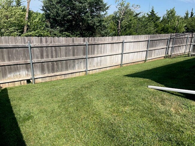 Building Photo - 3 Bedroom 2 Bath Duplex Located in Andover