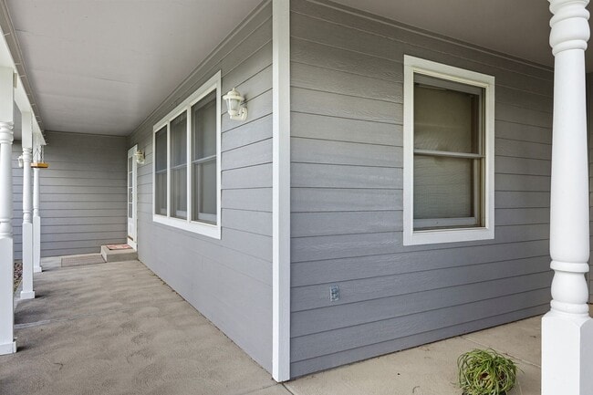 Building Photo - Peaceful Country 4 Bed, 3 Bath Home in Eli...