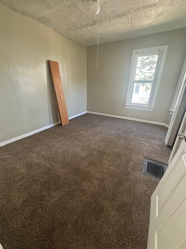 Foto del edificio - 4bd Single Collinwood Cash Pay/Section 8